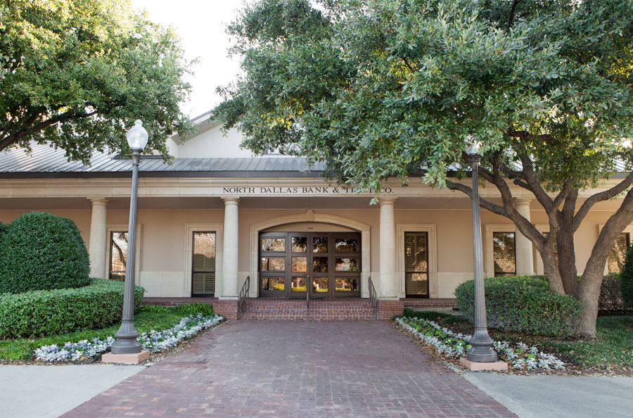 Plano banking center exterior