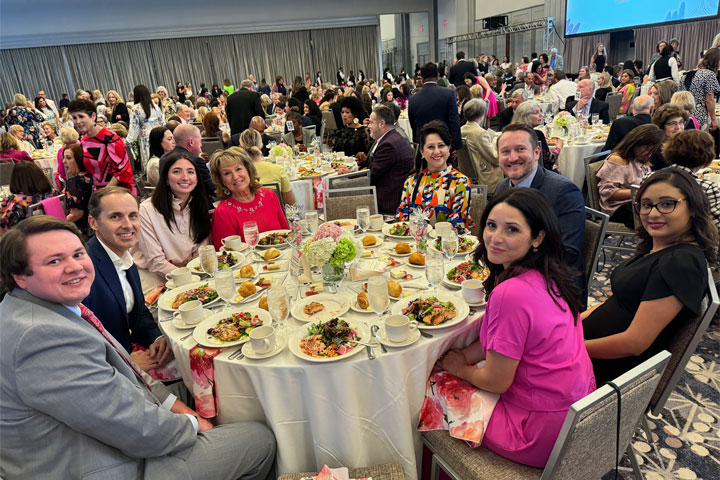 NDBT bankers at table for Women to Women luncheon